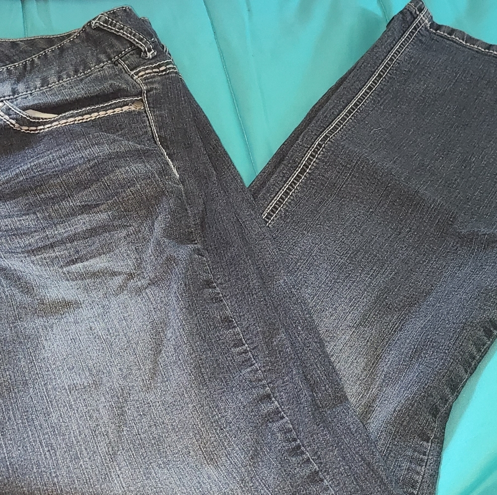 Maurices womans jeans size 11/12 short